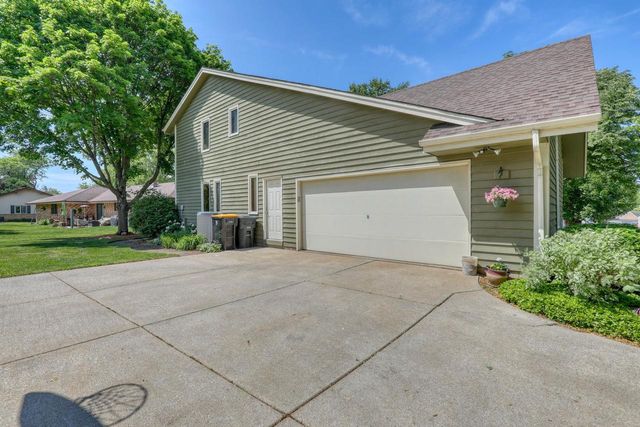 10929 W Hope AVENUE, Wauwatosa, WI 53222