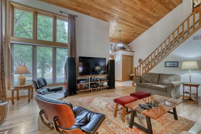 10929 W Hope AVENUE, Wauwatosa, WI 53222