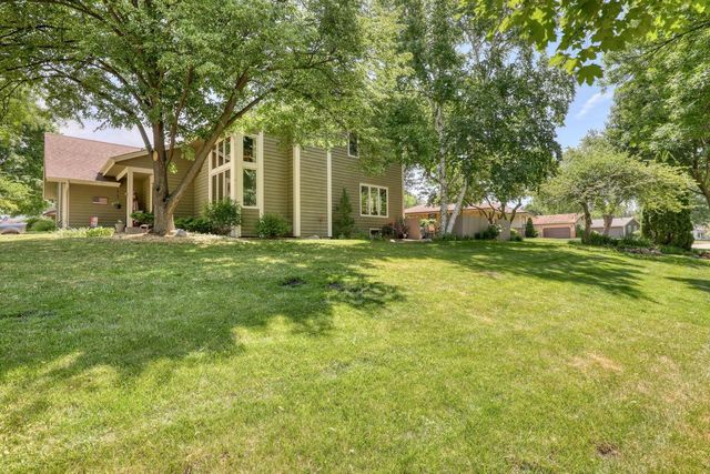 10929 W Hope AVENUE, Wauwatosa, WI 53222