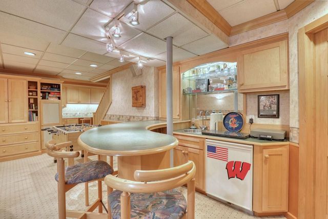 10929 W Hope AVENUE, Wauwatosa, WI 53222