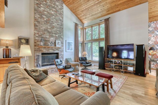 10929 W Hope AVENUE, Wauwatosa, WI 53222