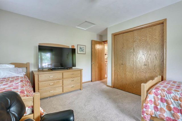 10929 W Hope AVENUE, Wauwatosa, WI 53222