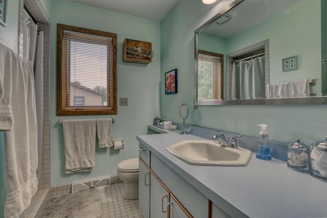 10929 W Hope AVENUE, Wauwatosa, WI 53222