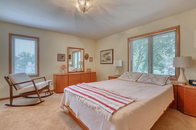 10929 W Hope AVENUE, Wauwatosa, WI 53222