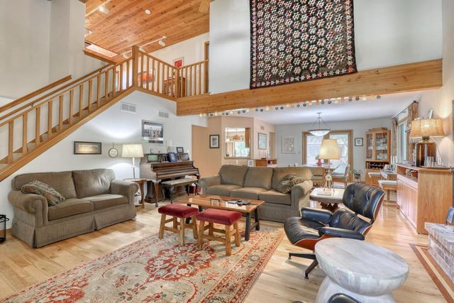 10929 W Hope AVENUE, Wauwatosa, WI 53222