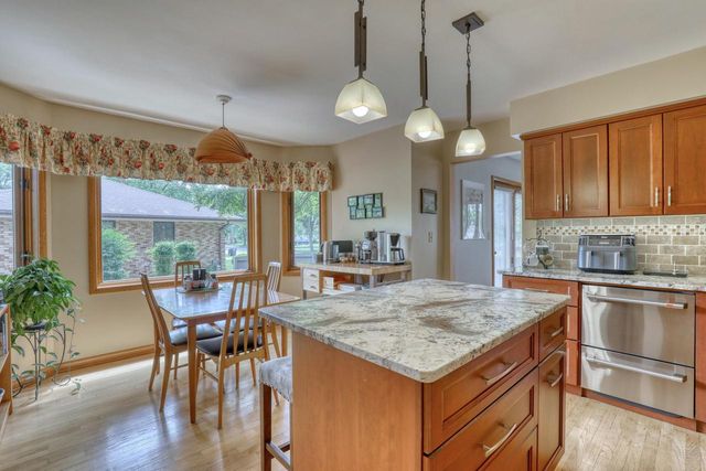 10929 W Hope AVENUE, Wauwatosa, WI 53222