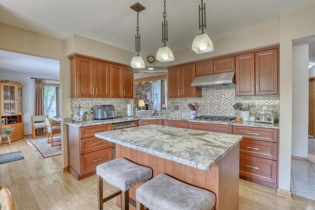 10929 W Hope AVENUE, Wauwatosa, WI 53222
