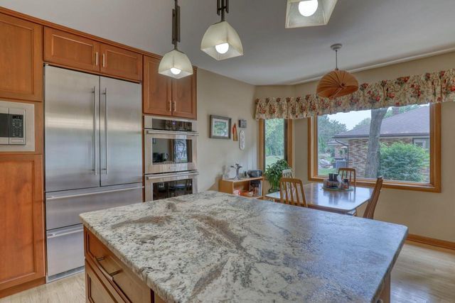 10929 W Hope AVENUE, Wauwatosa, WI 53222