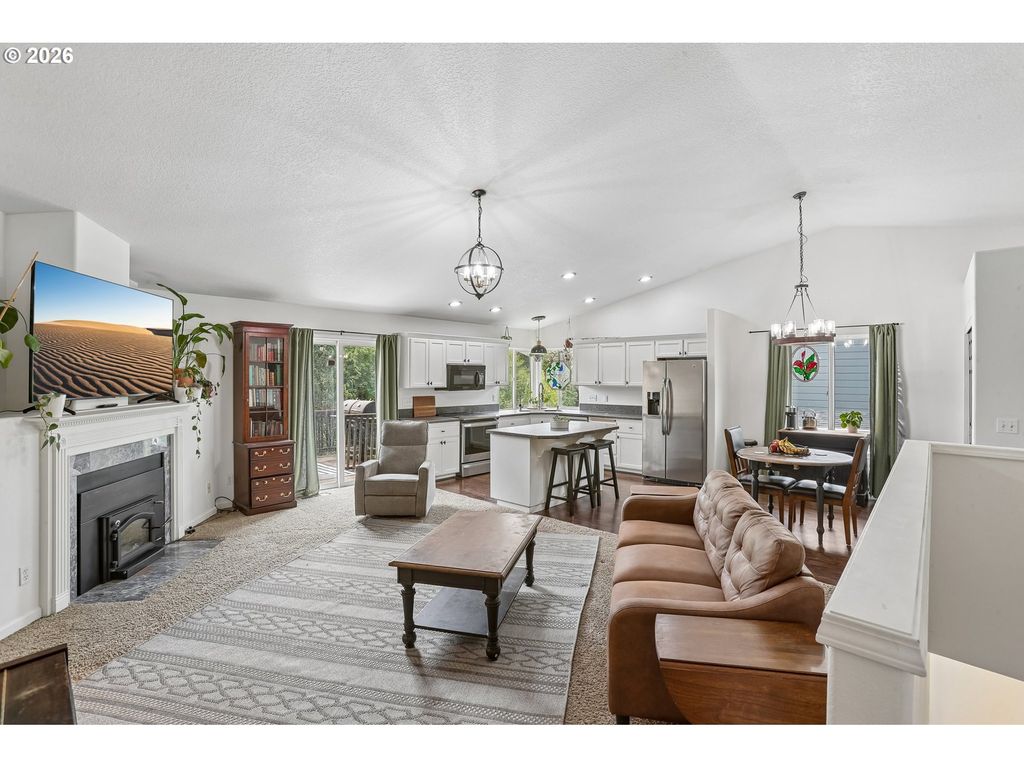Image 10 of property listing at 800 JOEL PALMER Way, Dayton, OR 97114