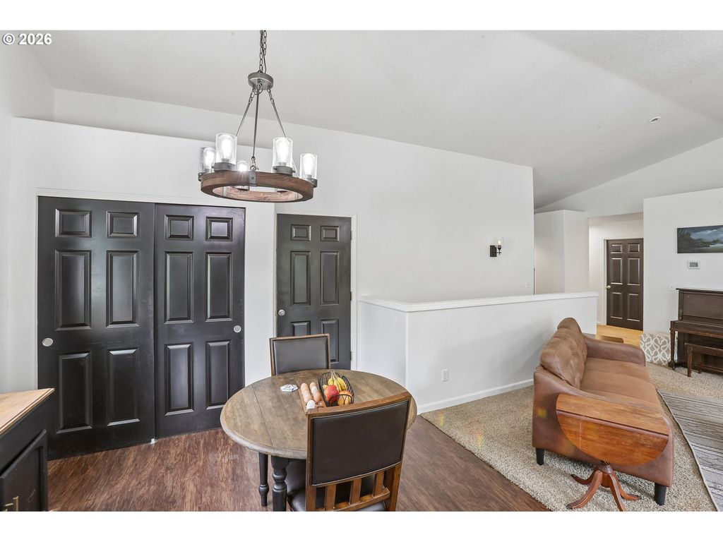 Image 12 of property listing at 800 JOEL PALMER Way, Dayton, OR 97114