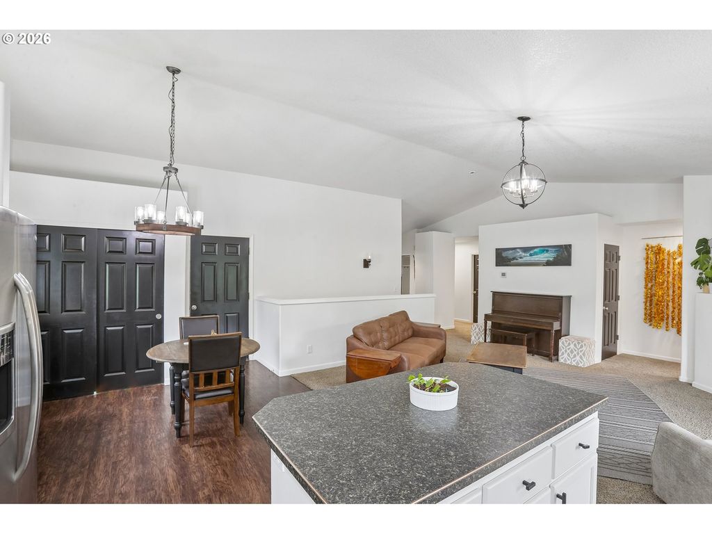 Image 16 of property listing at 800 JOEL PALMER Way, Dayton, OR 97114