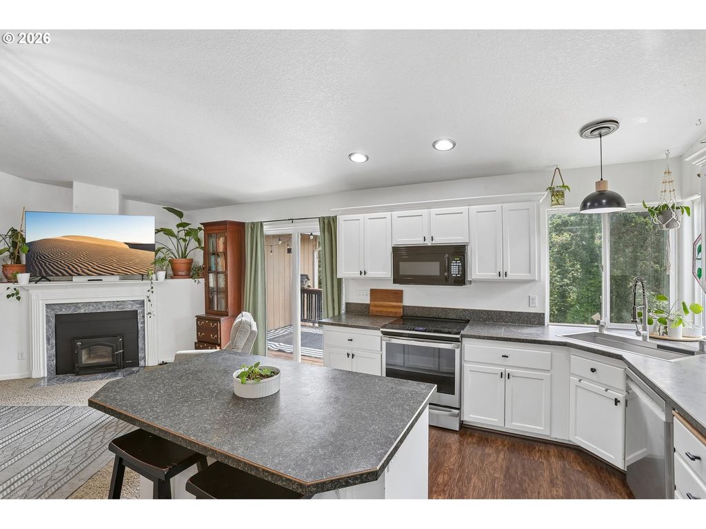 Image 17 of property listing at 800 JOEL PALMER Way, Dayton, OR 97114