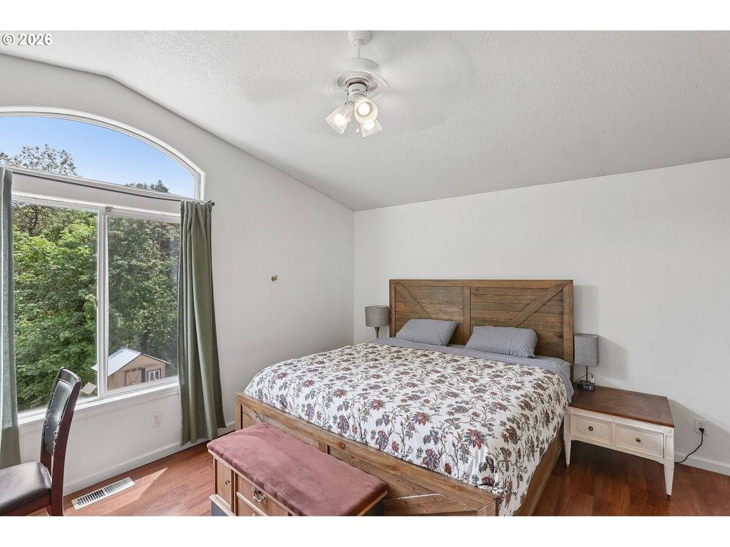 Image 19 of property listing at 800 JOEL PALMER Way, Dayton, OR 97114