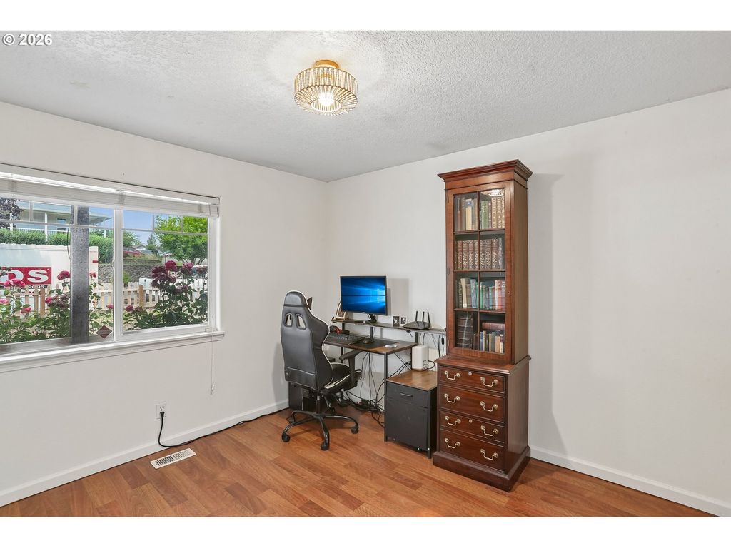 Image 24 of property listing at 800 JOEL PALMER Way, Dayton, OR 97114