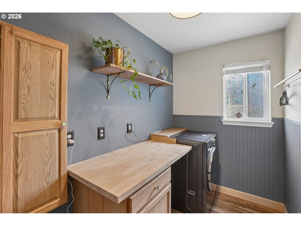 Image 26 of property listing at 800 JOEL PALMER Way, Dayton, OR 97114