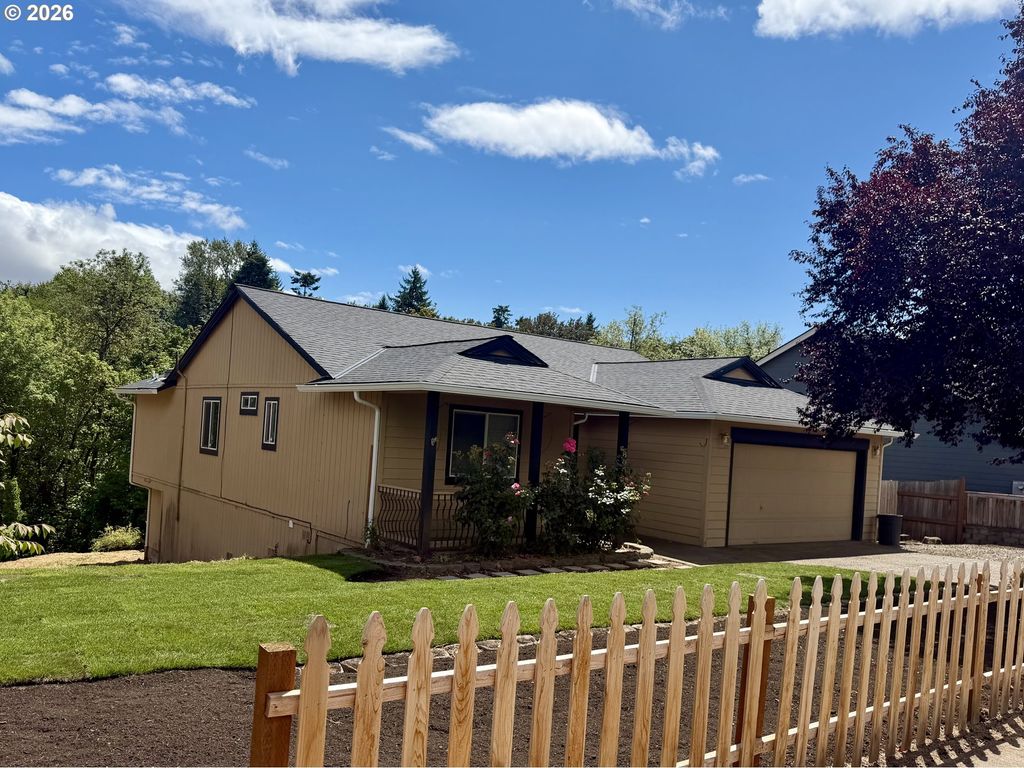 Image 4 of property listing at 800 JOEL PALMER Way, Dayton, OR 97114