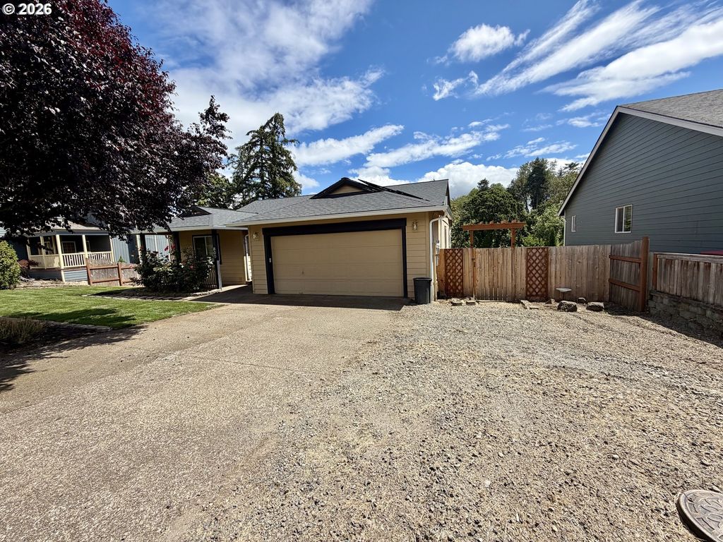 Image 6 of property listing at 800 JOEL PALMER Way, Dayton, OR 97114