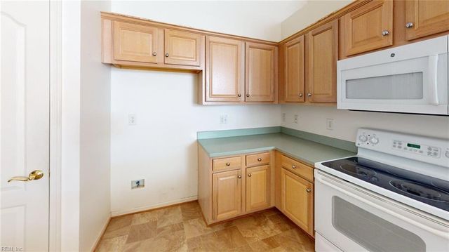 110 Villa DR, Poquoson, VA 23662