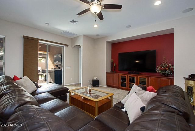 2011 W SPUR Drive, Phoenix, AZ 85085