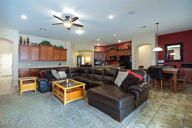 2011 W SPUR Drive, Phoenix, AZ 85085