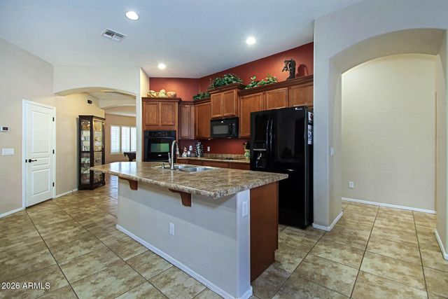 2011 W SPUR Drive, Phoenix, AZ 85085