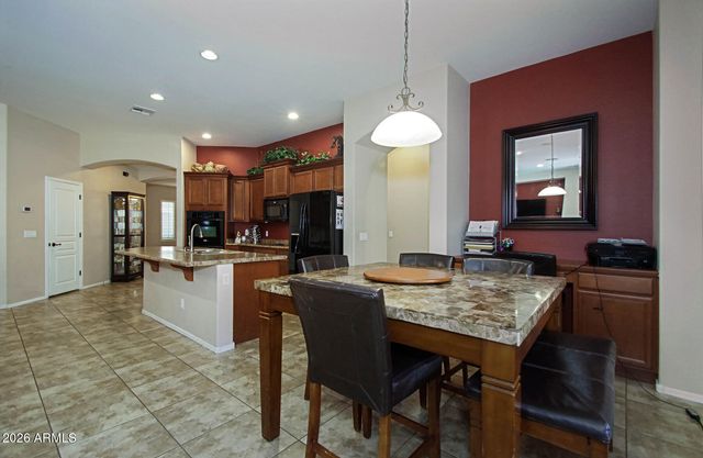 2011 W SPUR Drive, Phoenix, AZ 85085