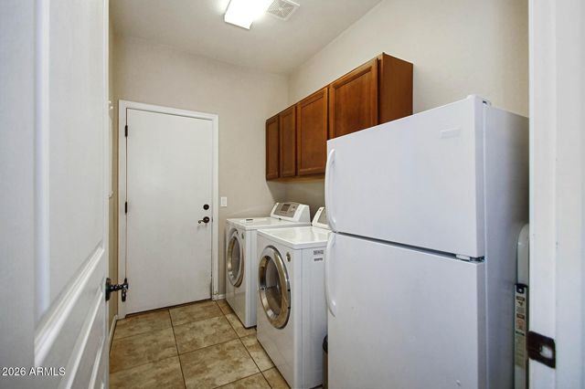 2011 W SPUR Drive, Phoenix, AZ 85085