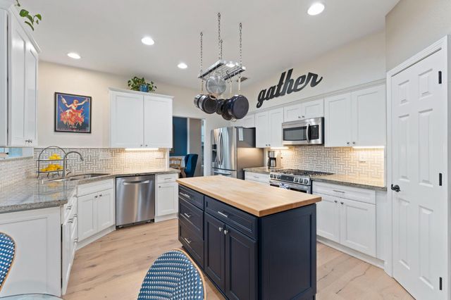 683 Fifteen Mile Dr, Roseville, CA 95678