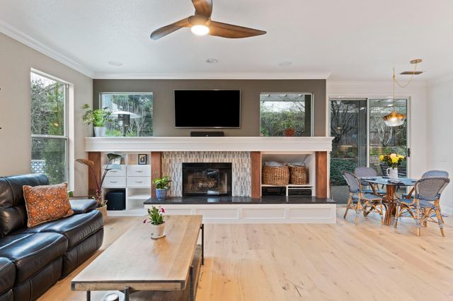 683 Fifteen Mile Dr, Roseville, CA 95678