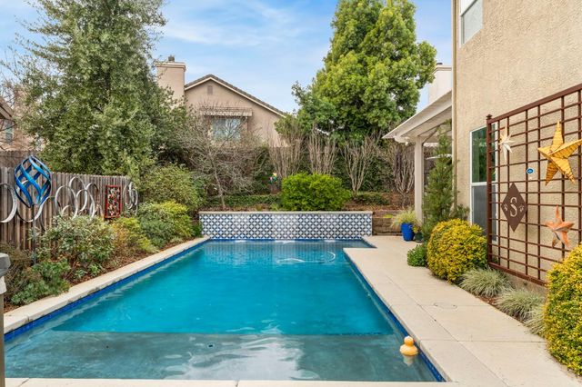 683 Fifteen Mile Dr, Roseville, CA 95678