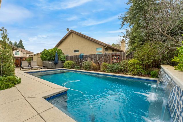 683 Fifteen Mile Dr, Roseville, CA 95678