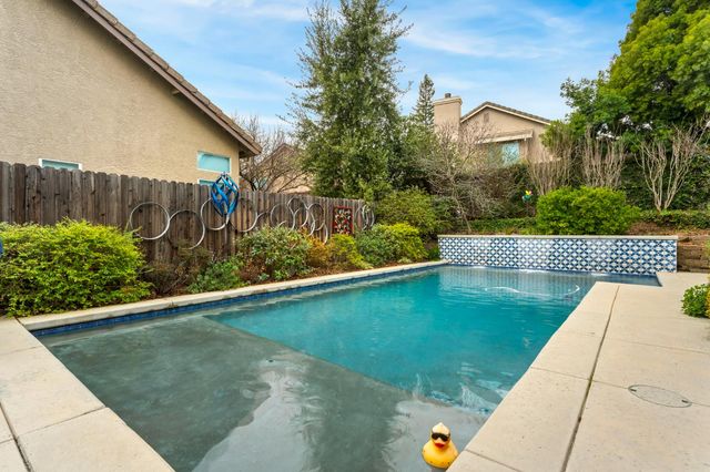 683 Fifteen Mile Dr, Roseville, CA 95678