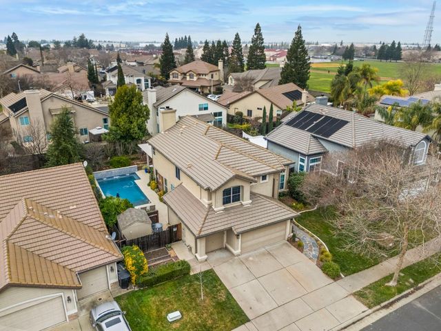 683 Fifteen Mile Dr, Roseville, CA 95678