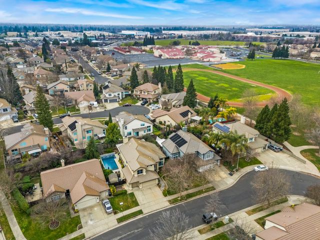 683 Fifteen Mile Dr, Roseville, CA 95678