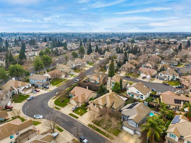 683 Fifteen Mile Dr, Roseville, CA 95678