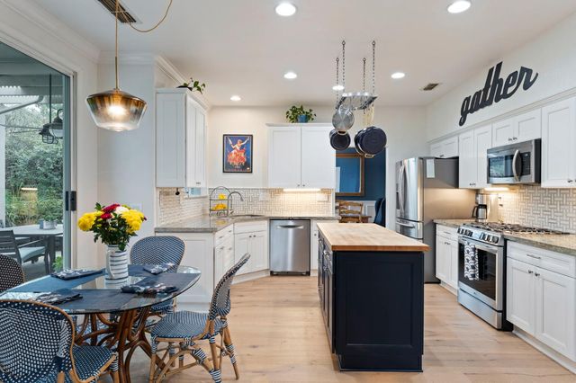 683 Fifteen Mile Dr, Roseville, CA 95678