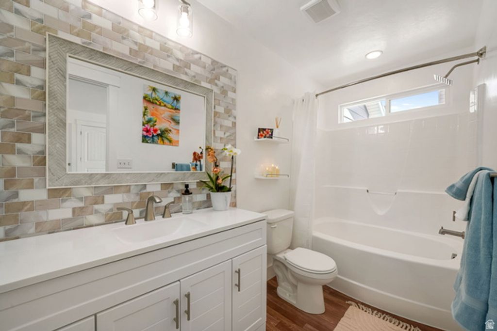 Image 11 of property listing at 15018 S GALLANT DR, Bluffdale, UT 84065