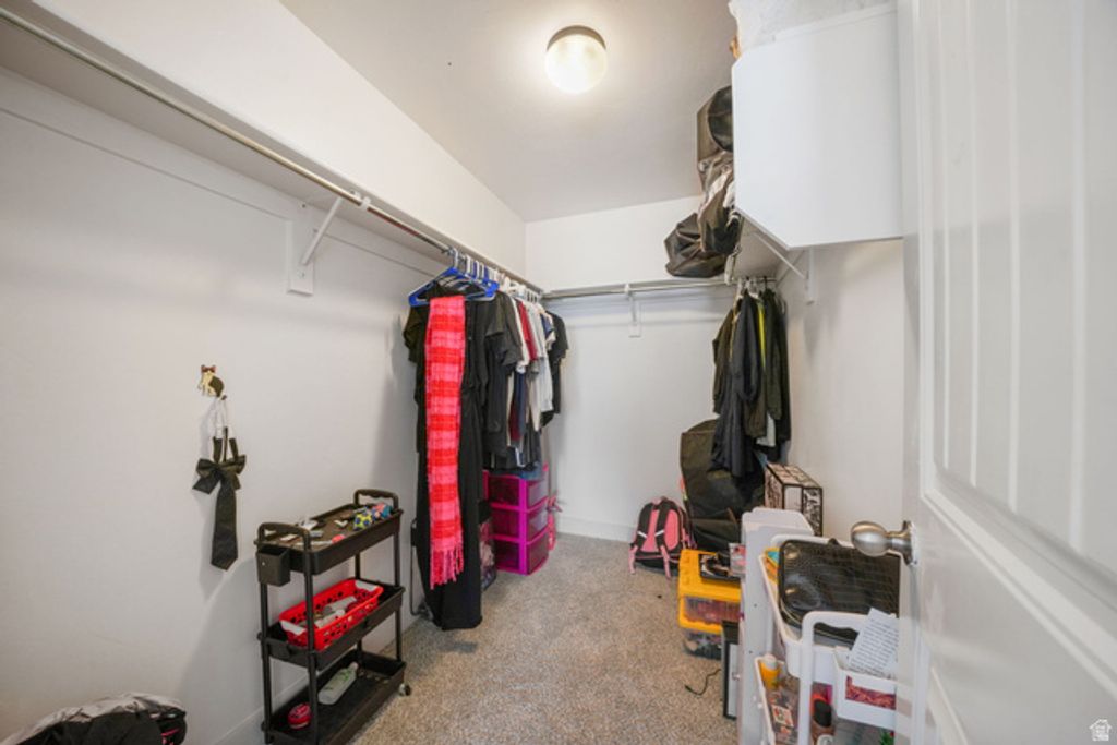Image 13 of property listing at 15018 S GALLANT DR, Bluffdale, UT 84065