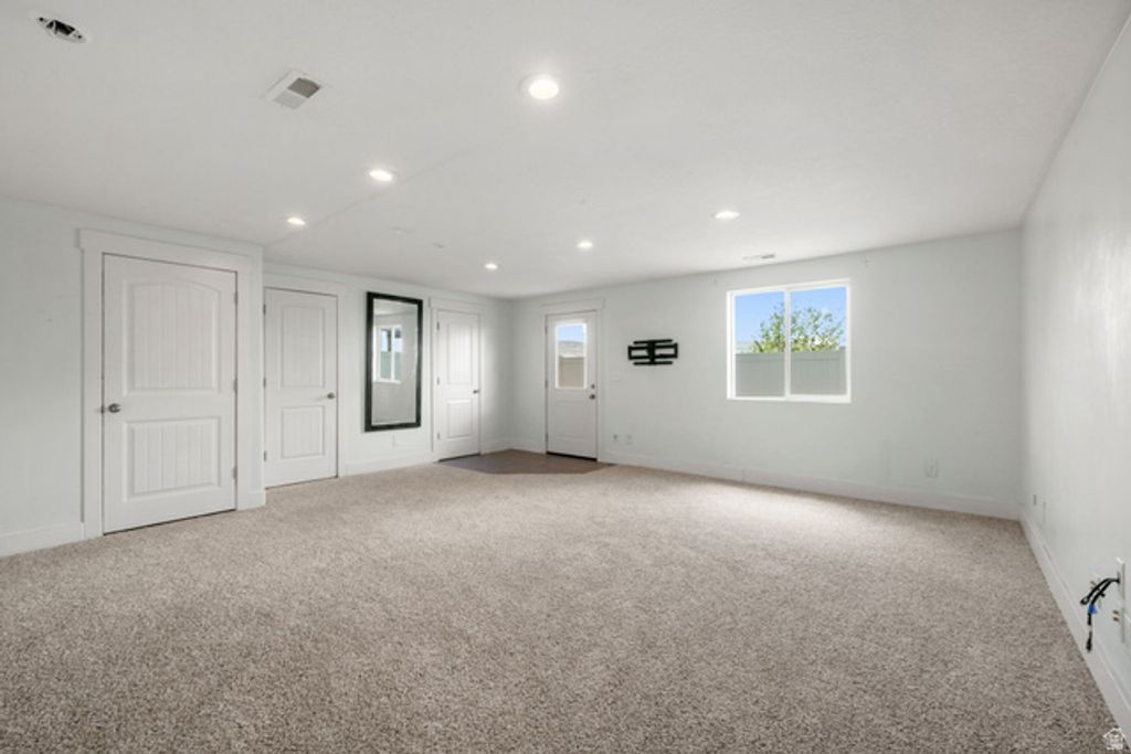 Image 18 of property listing at 15018 S GALLANT DR, Bluffdale, UT 84065