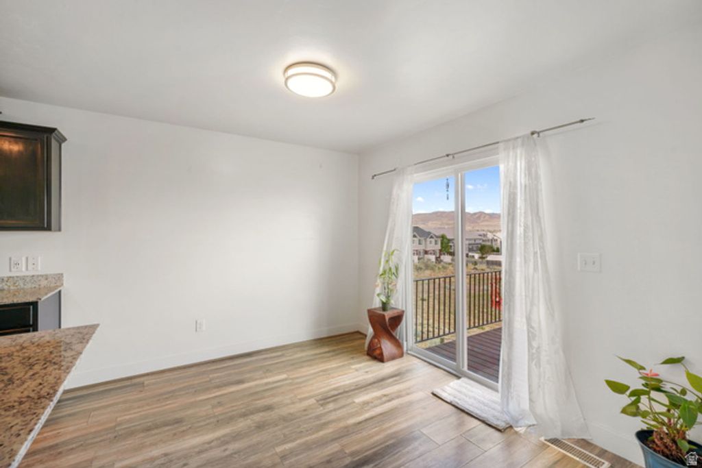 Image 8 of property listing at 15018 S GALLANT DR, Bluffdale, UT 84065