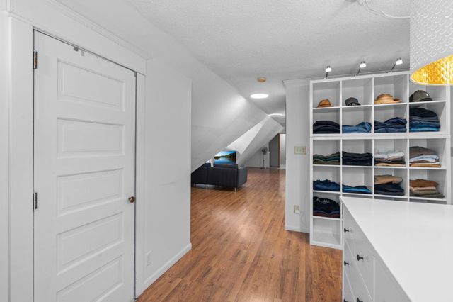 1200 Laurel Avenue, Saint Paul, MN 55104