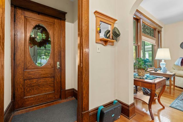 1200 Laurel Avenue, Saint Paul, MN 55104