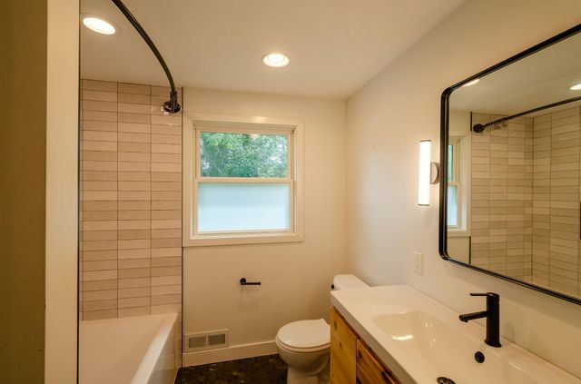 828 Cypress Street S, Cambridge, MN 55008