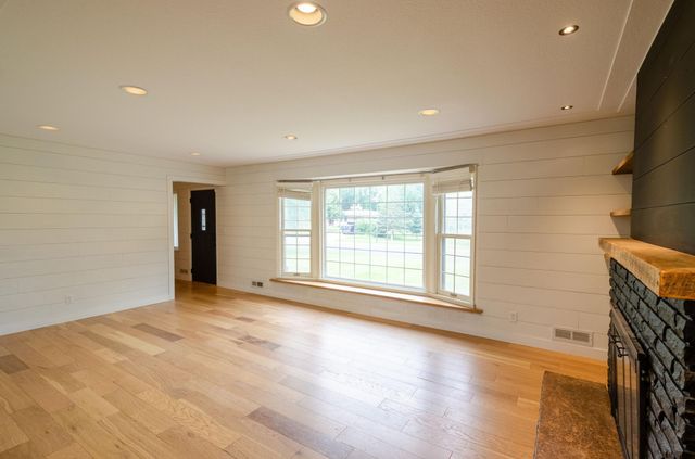 828 Cypress Street S, Cambridge, MN 55008