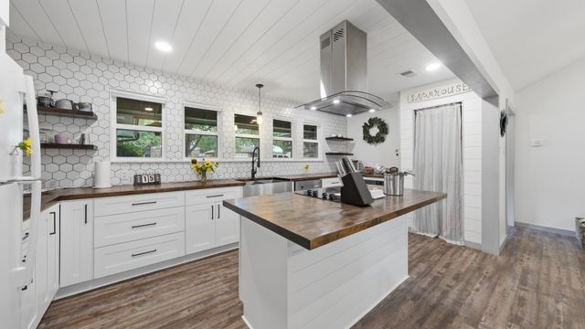 304 Cherry Street, Weatherford, TX 76086