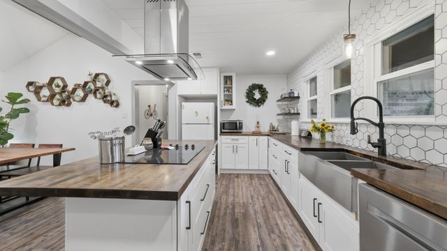304 Cherry Street, Weatherford, TX 76086