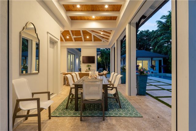 835 Iris Lane, Vero Beach, FL 32963