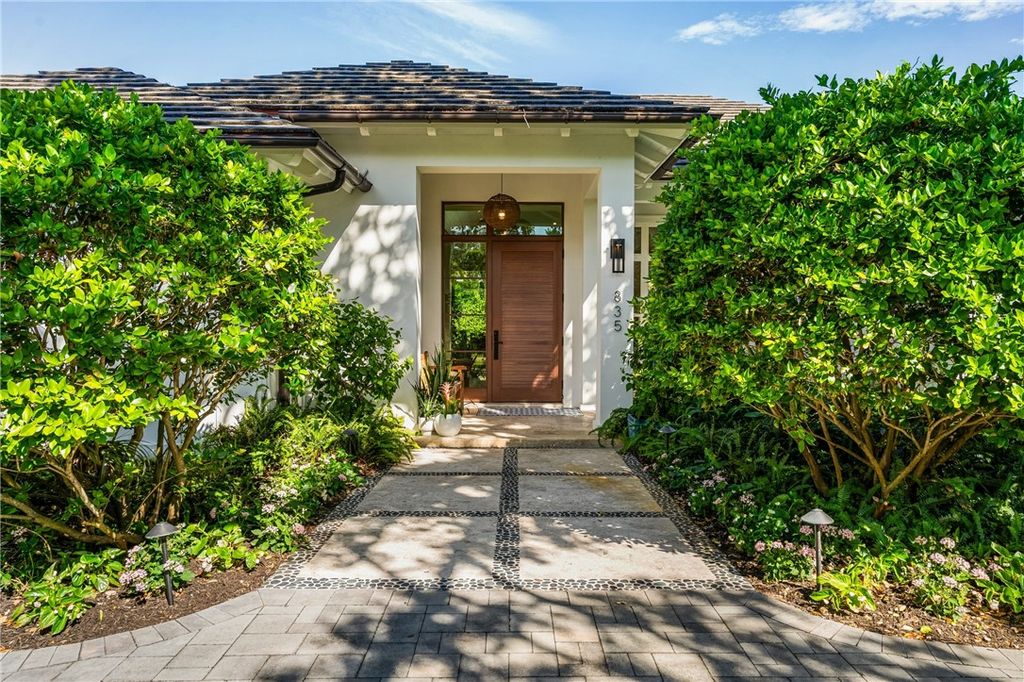 835 Iris Lane, Vero Beach, FL 32963