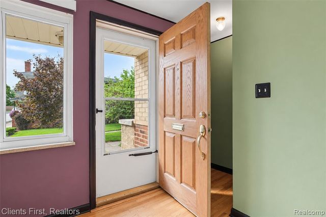 11274 Middlebelt Road, Livonia, MI 48150