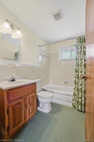 11274 Middlebelt Road, Livonia, MI 48150